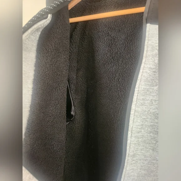 Stylish Black and Gray Zip-Up Sweater - Picture 4 of 6